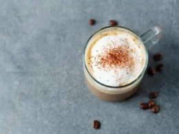 En dejlig kop kaffe med kakao